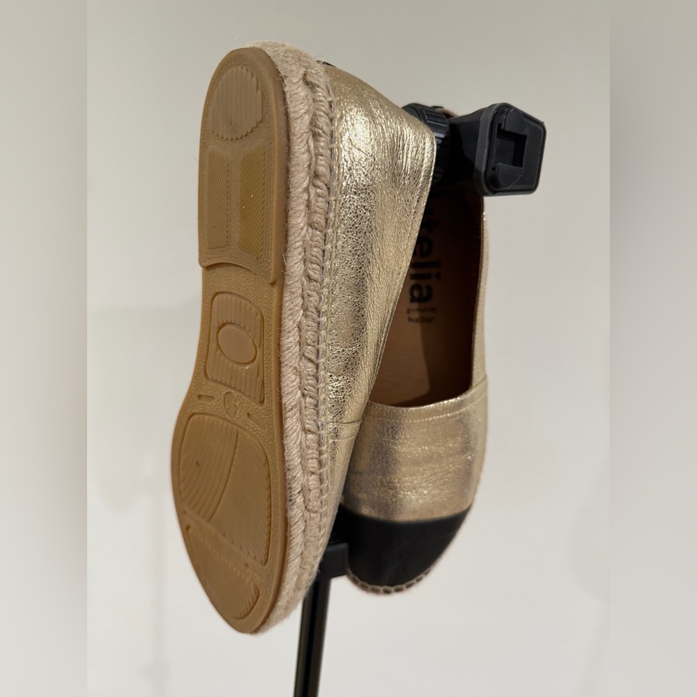 Jutelia Gold Espadrille Flats